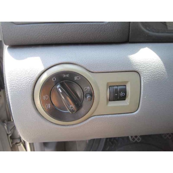 skoda octavia berlina (1u2) del año 2000