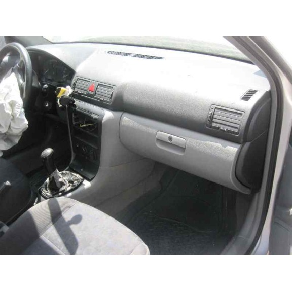 skoda octavia berlina (1u2) del año 2000