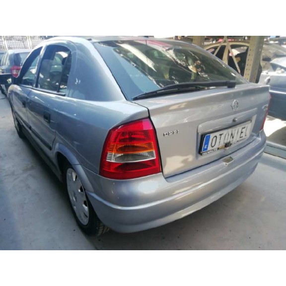 opel astra g berlina del año 2000