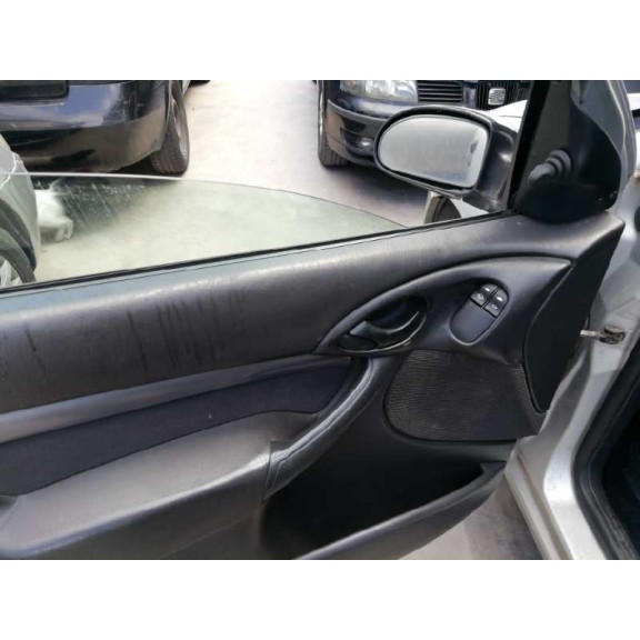 ford focus berlina (cak) del año 2004