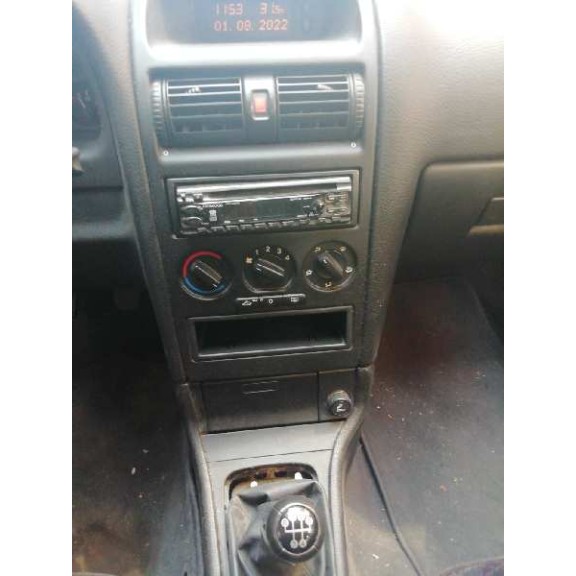 opel astra g berlina del año 2000