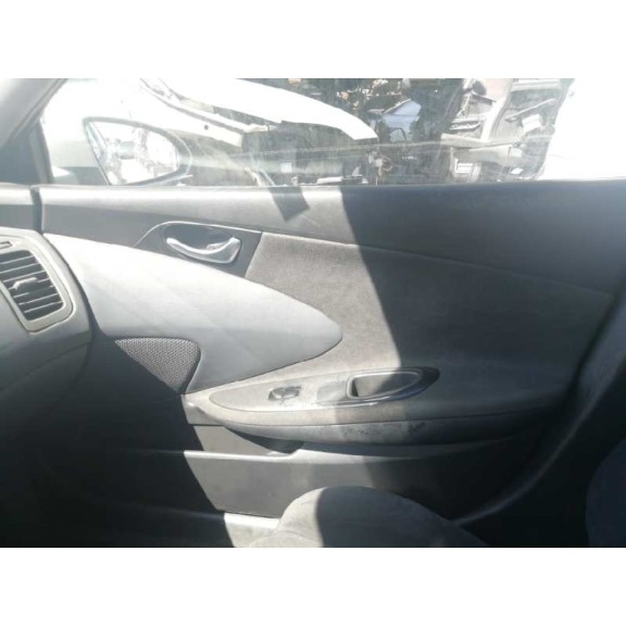 nissan primera berlina (p12) del año 2004