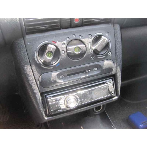 opel corsa b del año 2000