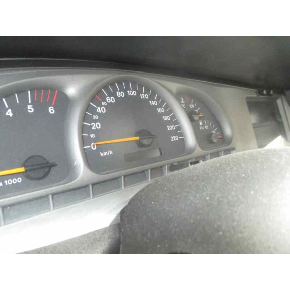 opel vectra b berlina del año 2000