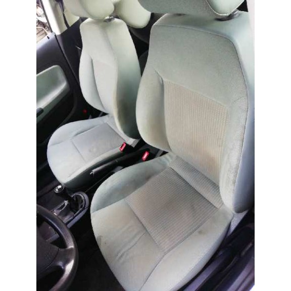 seat ibiza (6l1) del año 2003
