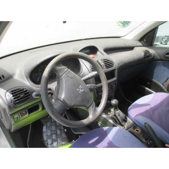 peugeot 206 berlina del año 2002