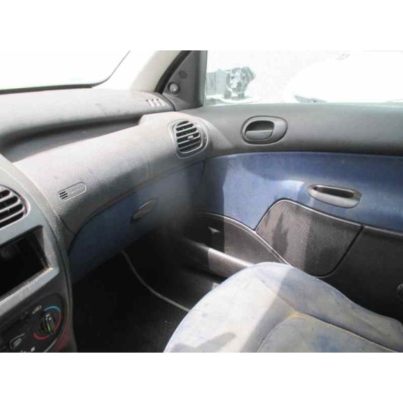 peugeot 206 berlina del año 2002