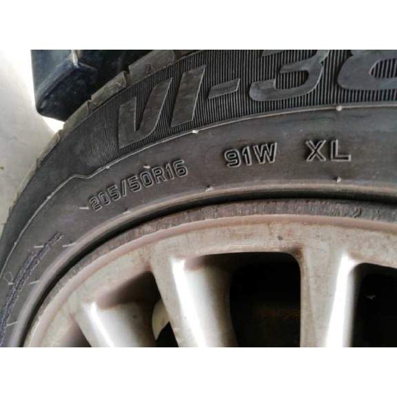 volvo v40 familiar del año 2002