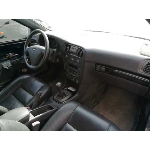 volvo v40 familiar del año 2002