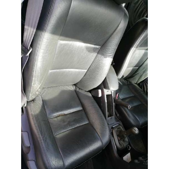 volvo v40 familiar del año 2002