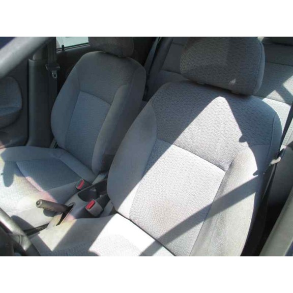 kia rio del año 2000