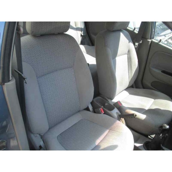 kia rio del año 2000