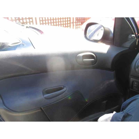 peugeot 206 berlina del año 2001