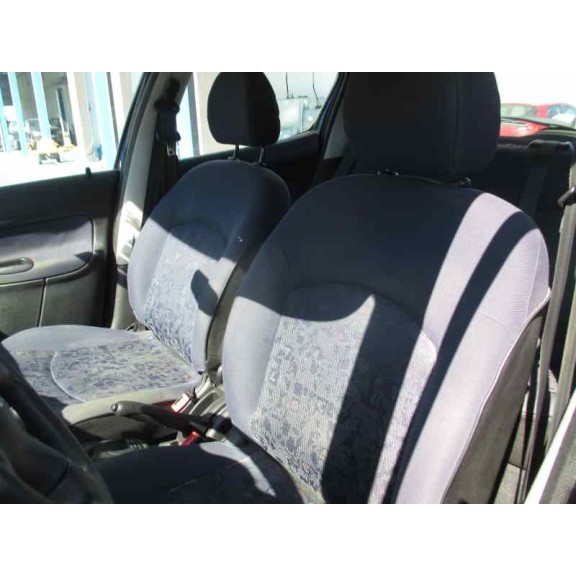 peugeot 206 berlina del año 2001