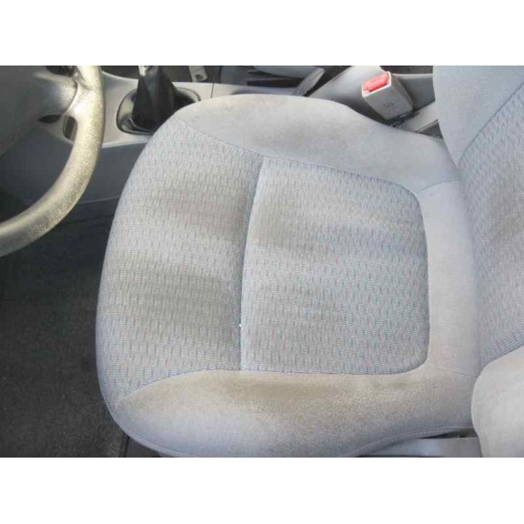 kia rio del año 2000