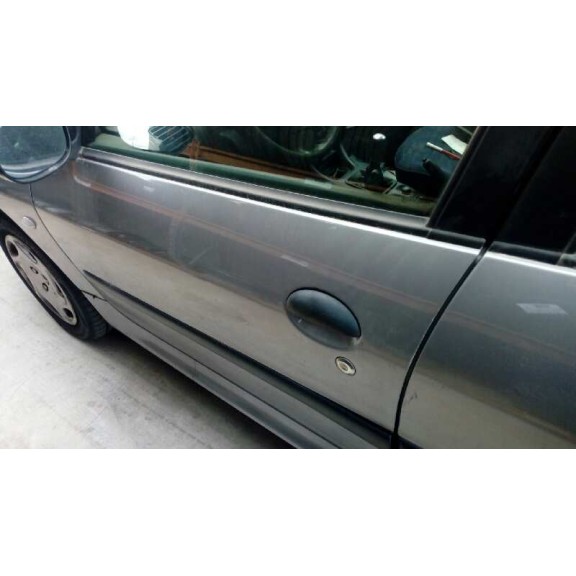 peugeot 206 berlina del año 2002