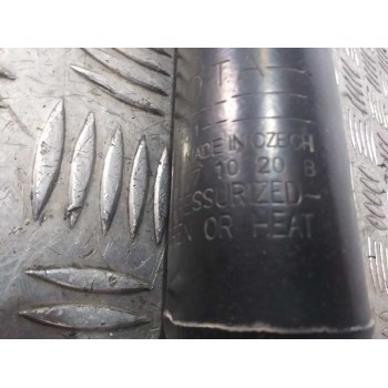 Recambio de amortiguador trasero derecho para toyota auris hybrid active referencia OEM IAM 171020B  