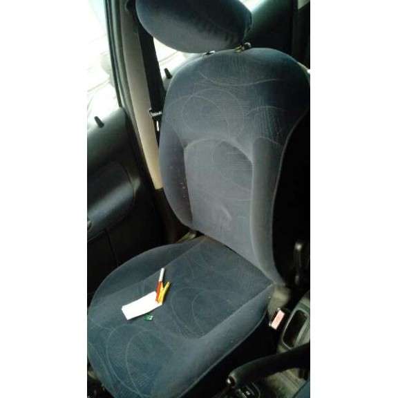 peugeot 206 berlina del año 2002