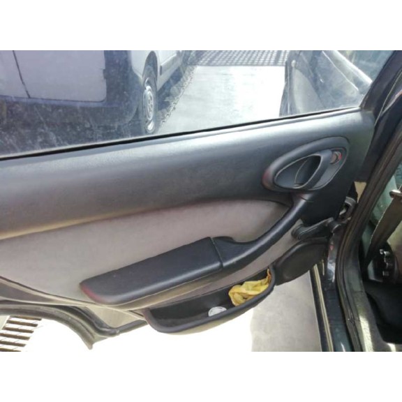 citroën xsara berlina del año 2002