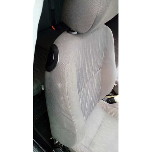 ford focus berlina (cak) del año 2004