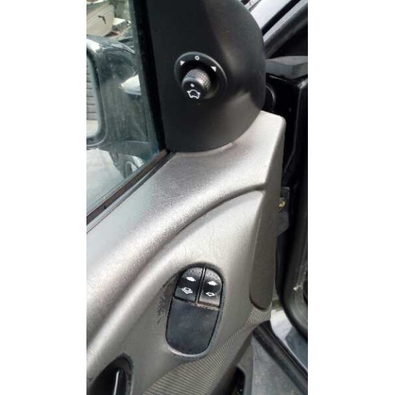 ford focus berlina (cak) del año 2004