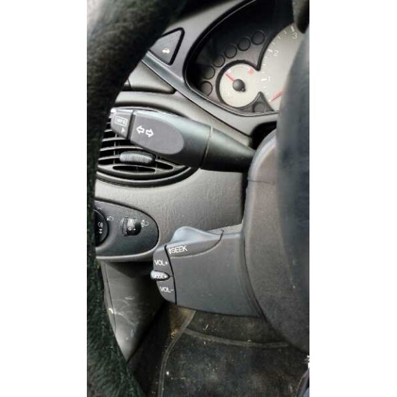 ford focus berlina (cak) del año 2004