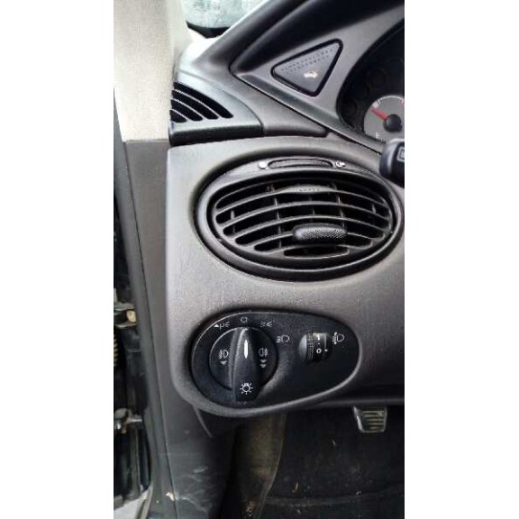 ford focus berlina (cak) del año 2004