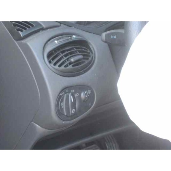 ford focus berlina (cak) del año 2004