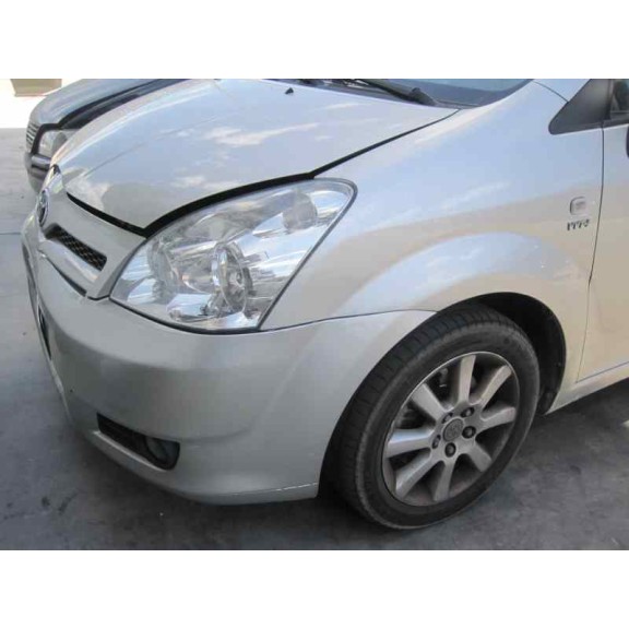 toyota corolla verso (r1) del año 2004