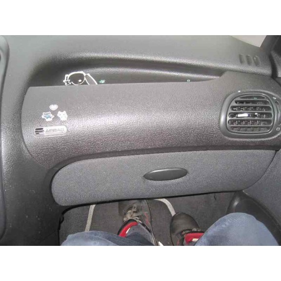 peugeot 206 berlina del año 2002