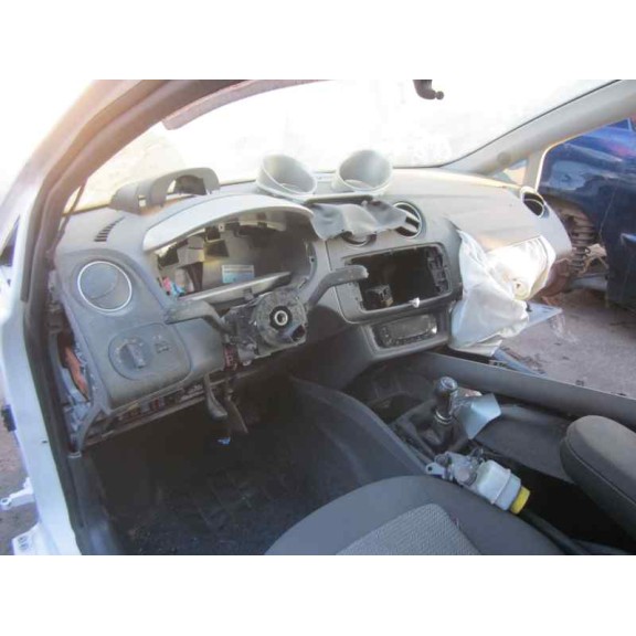 seat ibiza (6j5) del año 2008