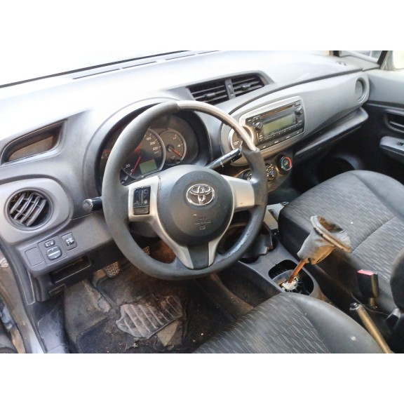 toyota yaris (_p13_) del año 2014