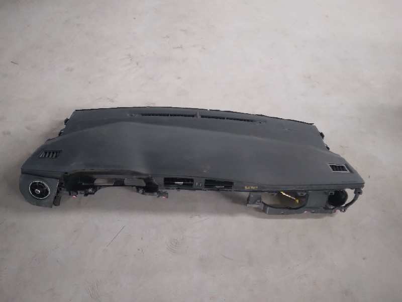 Recambio de salpicadero para toyota auris hybrid active referencia OEM IAM 5584502440  