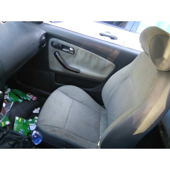 seat ibiza (6l1) del año 2002