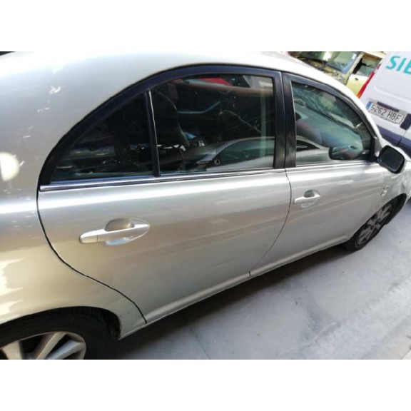 toyota avensis berlina (t25) del año 2004