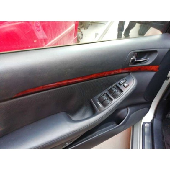 toyota avensis berlina (t25) del año 2004