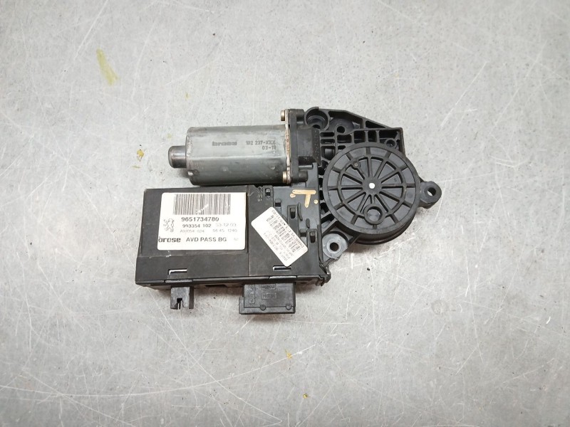 Recambio de motor elevalunas delantero derecho para peugeot 307 cc (3b) 2.0 16v referencia OEM IAM 9651734780  