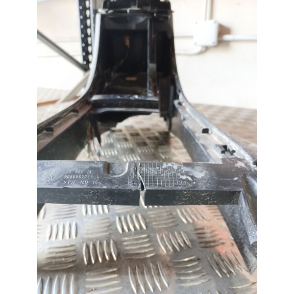 Recambio de apoyabrazos central para peugeot 407 st sport pack referencia OEM IAM 9646882880 CUERO NEGRO SOPORTE ROTO