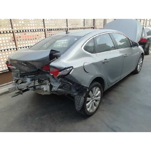 opel astra j lim. del año 2015