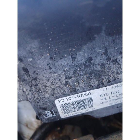 Recambio de faro izquierdo para kia sportage iii (sl) 1.7 crdi referencia OEM IAM 921013u250  