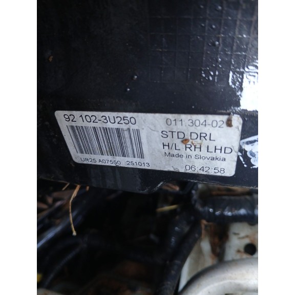 Recambio de faro derecho para kia sportage iii (sl) 1.7 crdi referencia OEM IAM 921023u250  