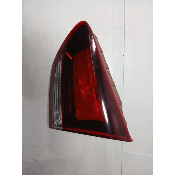 Recambio de piloto trasero derecho interior para kia carens iv 1.6 gdi referencia OEM IAM 92404a4  