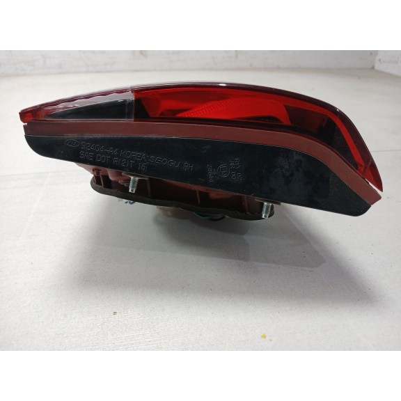 Recambio de piloto trasero derecho interior para kia carens iv 1.6 gdi referencia OEM IAM 92404a4  