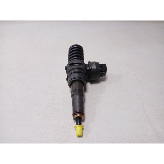 Recambio de inyector para volkswagen polo (9n3) advance referencia OEM IAM 0414720313  038130073bn