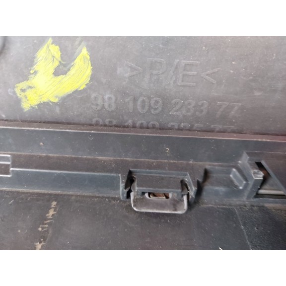 Recambio de paragolpes delantero para peugeot partner caja/chasis 1.6 hdi referencia OEM IAM 9810923377  