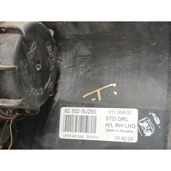 Recambio de faro derecho para kia sportage iii (sl) 1.7 crdi referencia OEM IAM 921023u250  