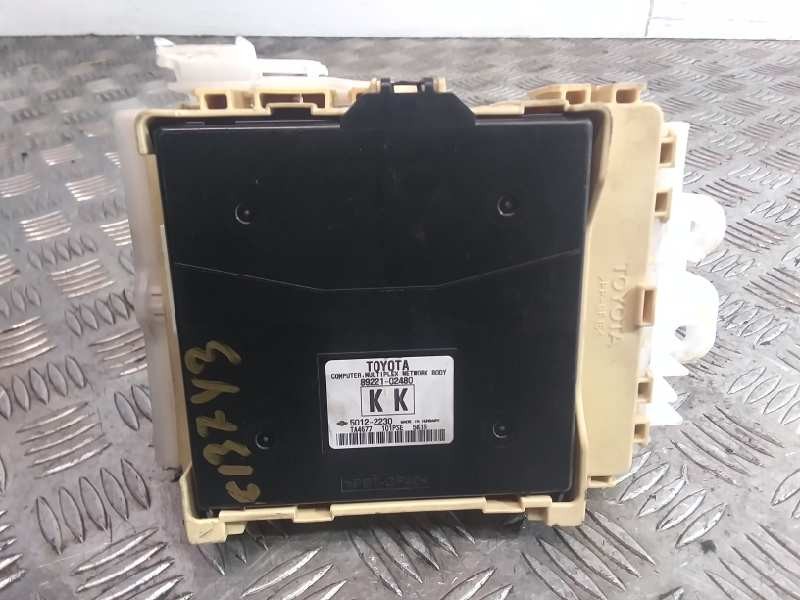 Recambio de caja reles / fusibles para toyota auris hybrid active referencia OEM IAM 8922102480 50122230 