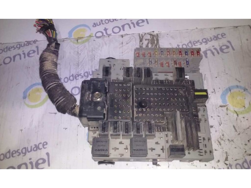 Recambio de caja reles / fusibles para volvo xc70 2.4 diesel cat referencia OEM IAM 30679527  