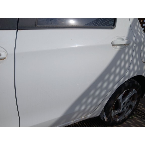 Recambio de puerta trasera izquierda para toyota yaris (_p13_) 1.5 hybrid (nhp130_) referencia OEM IAM   