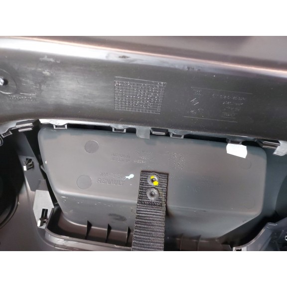 Recambio de salpicadero para renault master kasten l1h1 ka 2,8t referencia OEM IAM  NO LLEVA AIRBAG DERECHO 